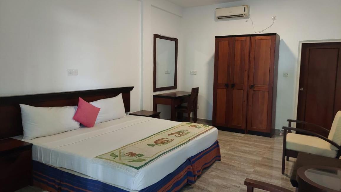 Wild Heaven Hotel Tissamaharama Exterior photo